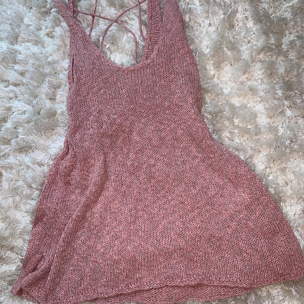 pink tank top